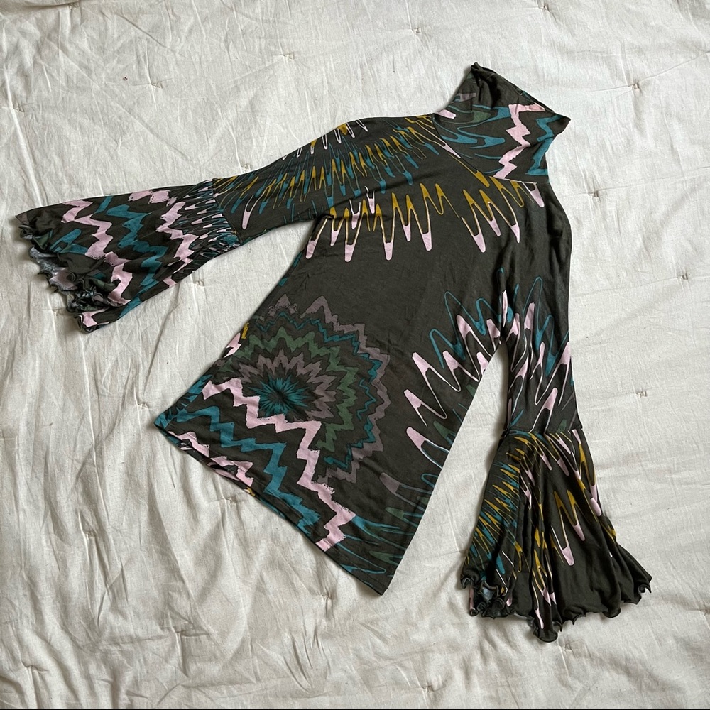 flowy funky missoni top